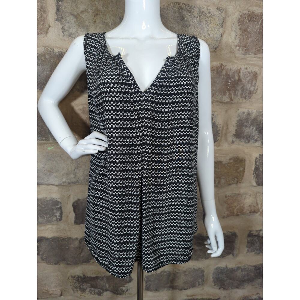 Max Studio Sleeveless Blouse Woman's Large Black White Geometric V-Neck